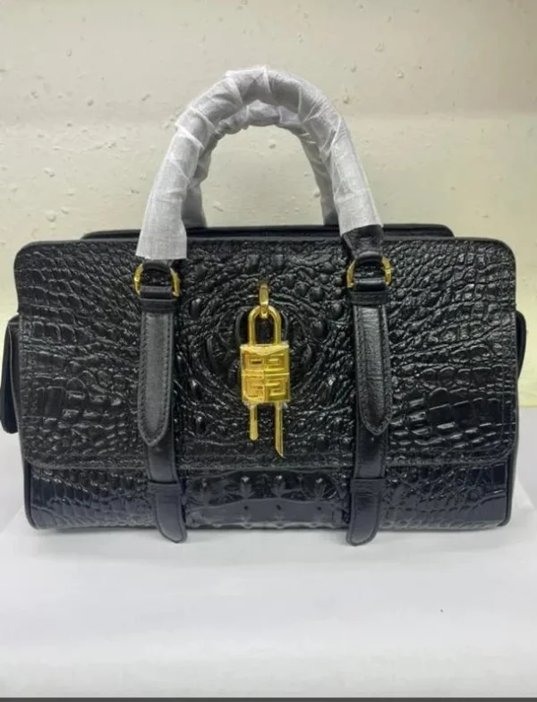 givenchy-antigona-lock-top-handle-bag-black-leather-gold-4g-lock-floral-emboss-nigerian.webp givenchy-antigona-lock-top-handle-bag-black-leather-gold-4g-lock-floral-emboss-nigerian